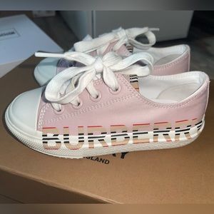 Burberry Mini Larkhall Lace-up 27